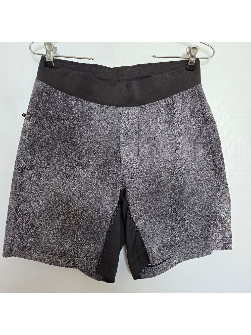 LULULEMON MEN'S 'T.H.E.' SHORTS BLACK GRAY LOOSE FITTING (MEDIUM)
